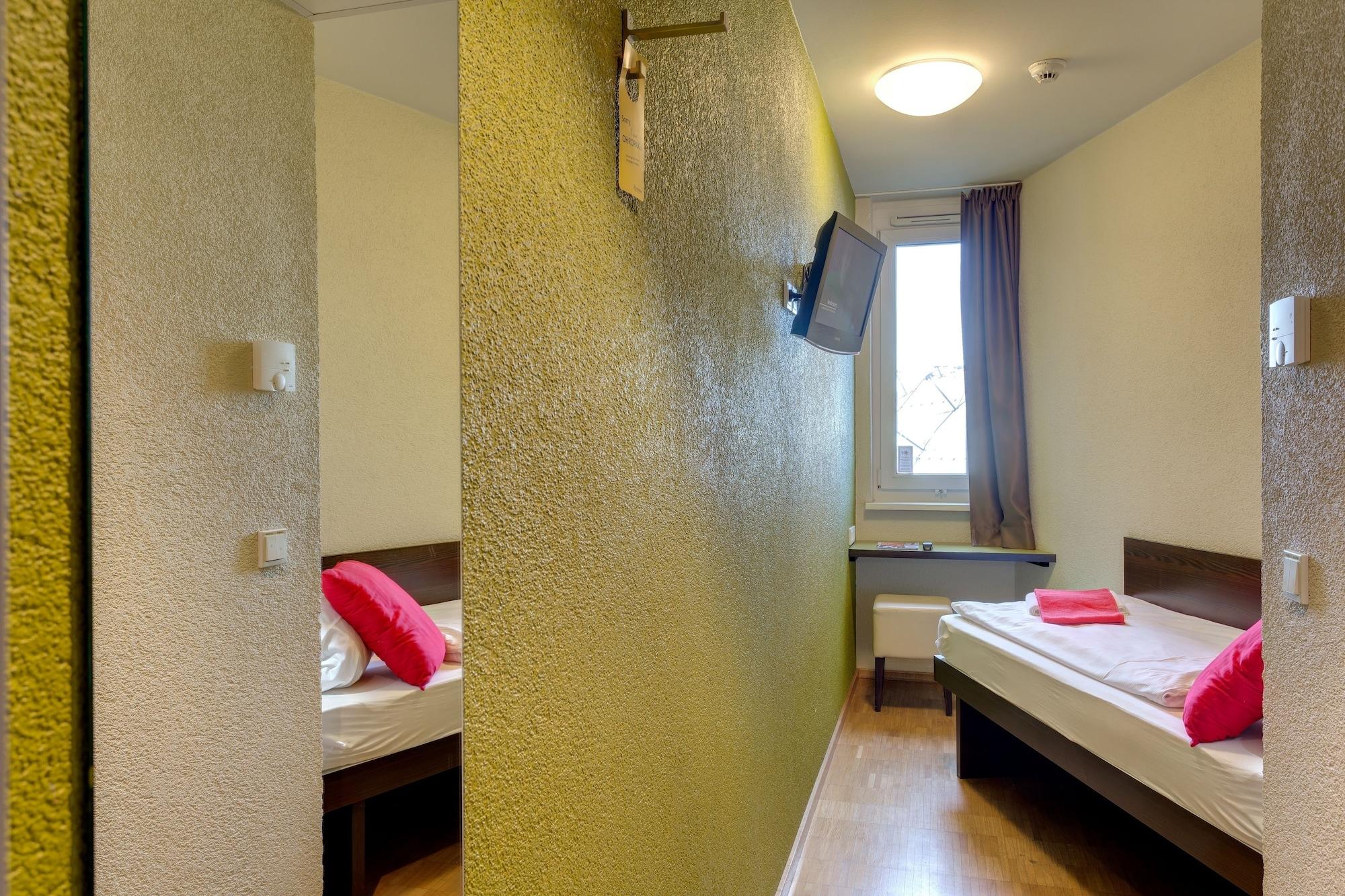 Meininger Hotel Berlin Hauptbahnhof Esterno foto
