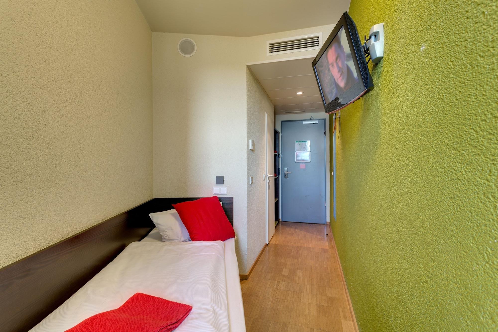 Meininger Hotel Berlin Hauptbahnhof Esterno foto