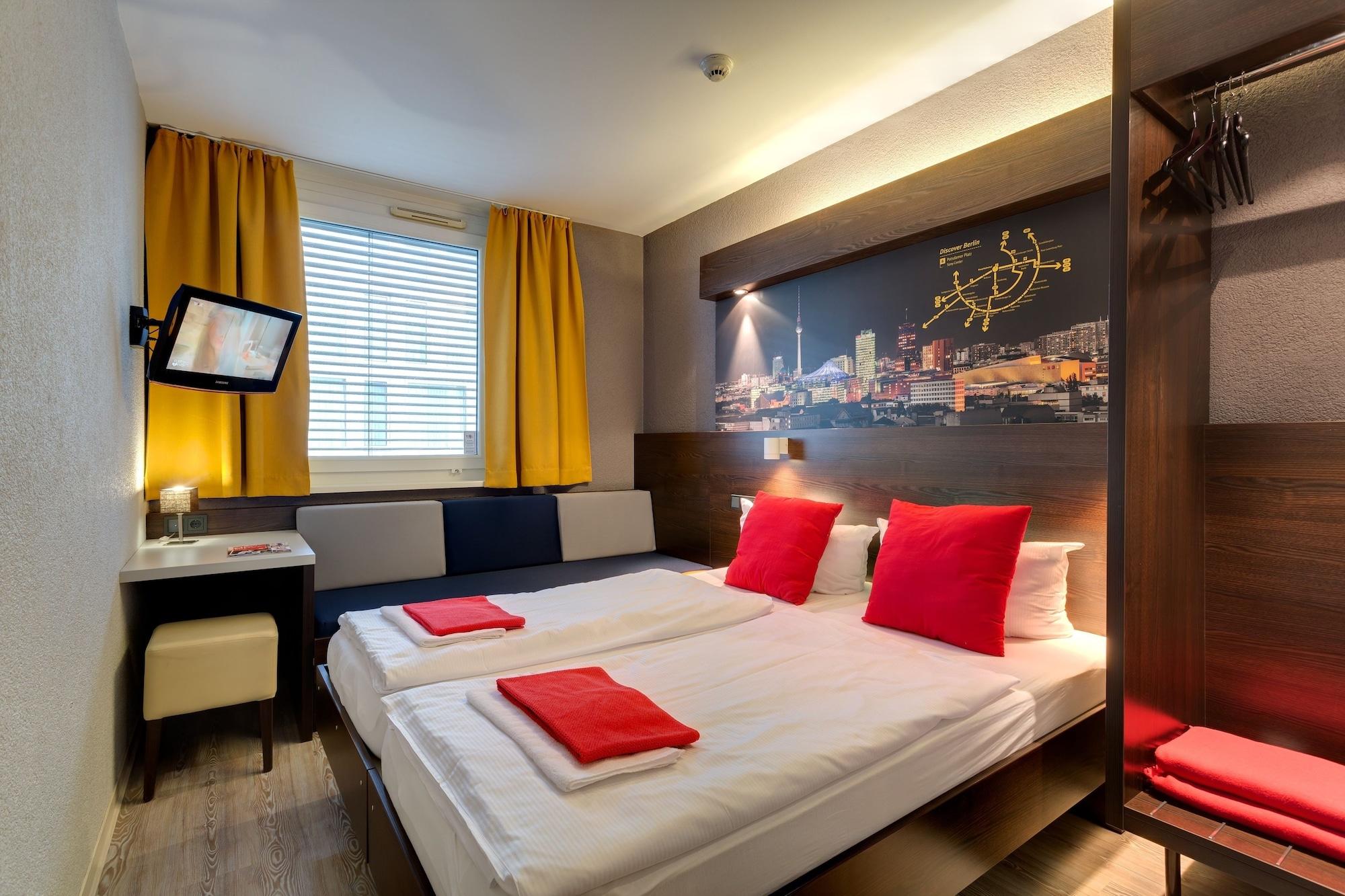 Meininger Hotel Berlin Hauptbahnhof Esterno foto