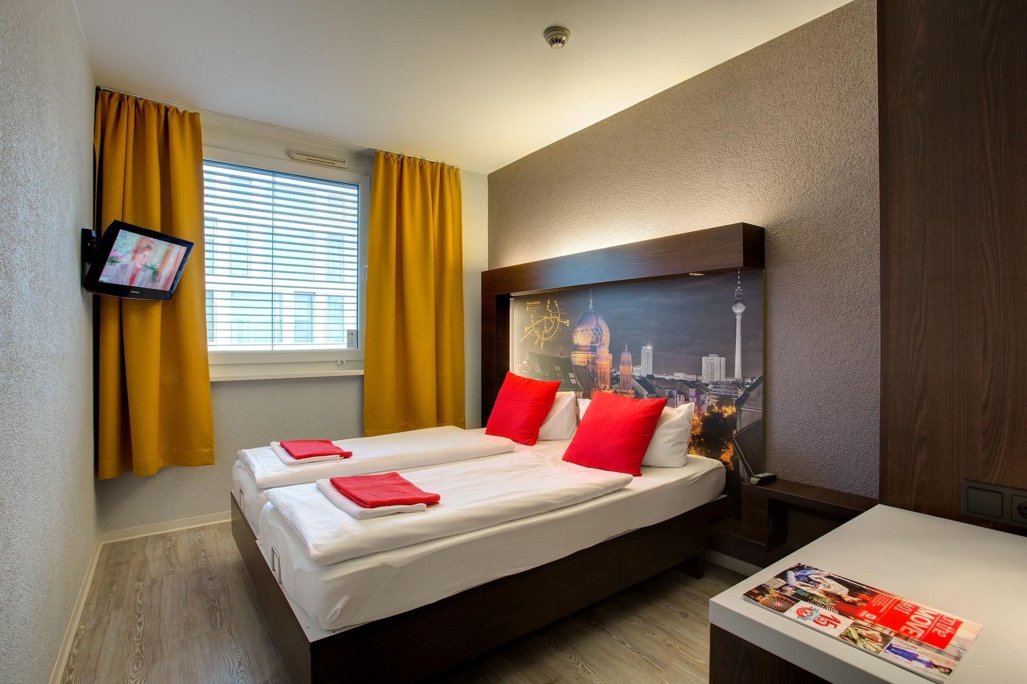 Meininger Hotel Berlin Hauptbahnhof Esterno foto