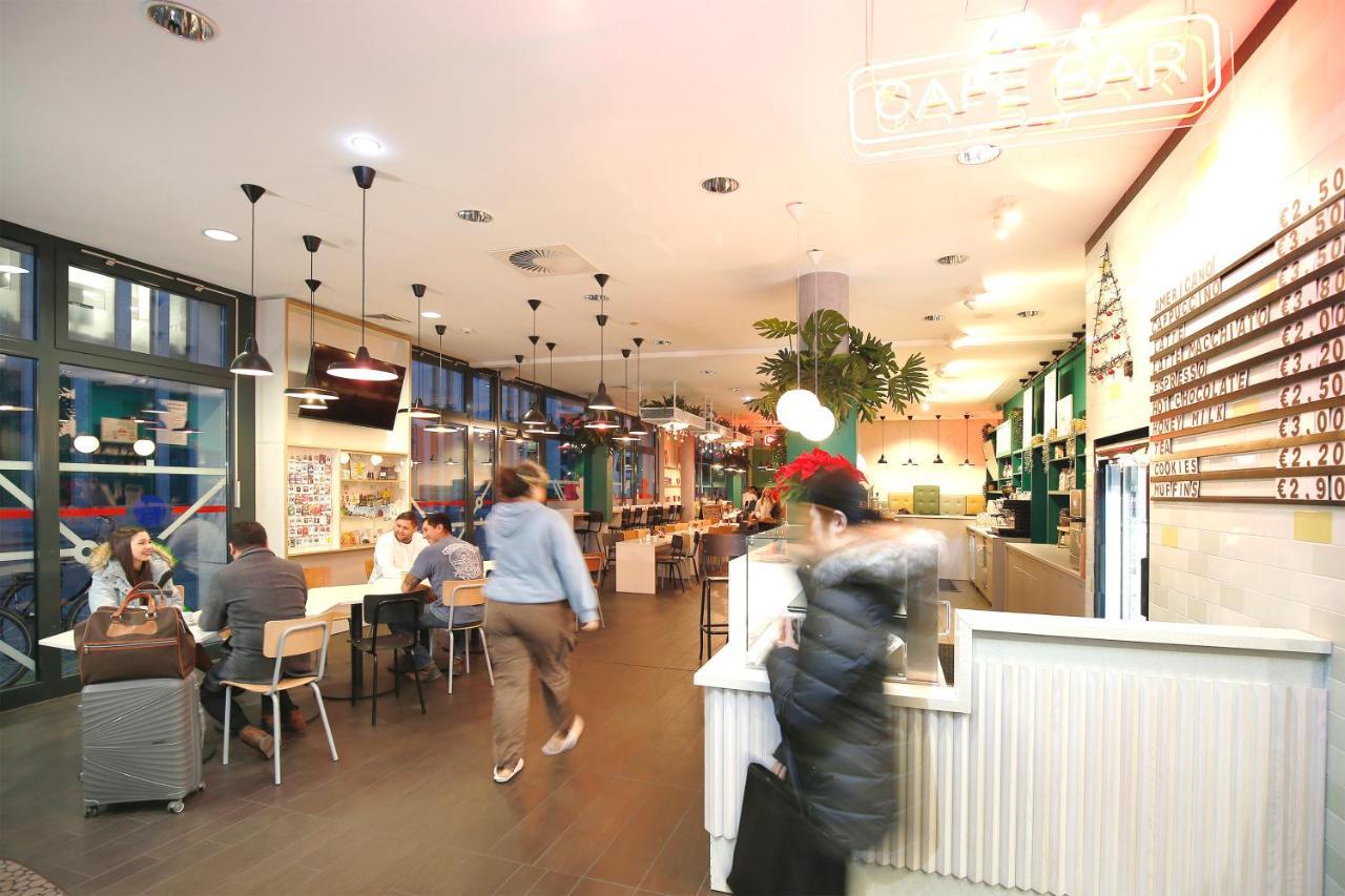 Meininger Hotel Berlin Hauptbahnhof Esterno foto