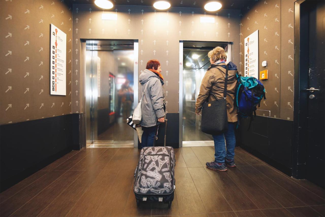 Meininger Hotel Berlin Hauptbahnhof Esterno foto