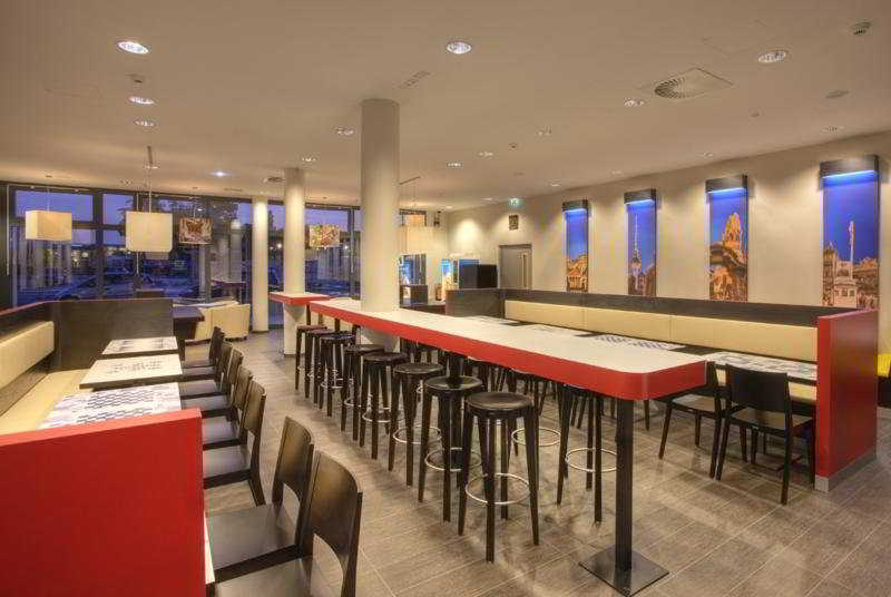 Meininger Hotel Berlin Hauptbahnhof Esterno foto