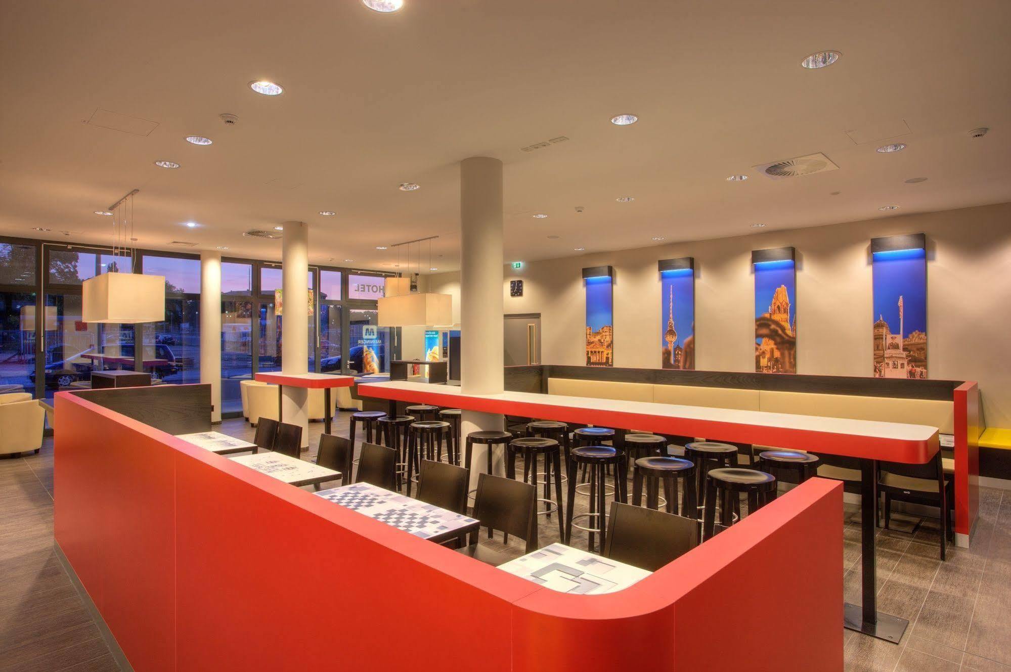 Meininger Hotel Berlin Hauptbahnhof Esterno foto