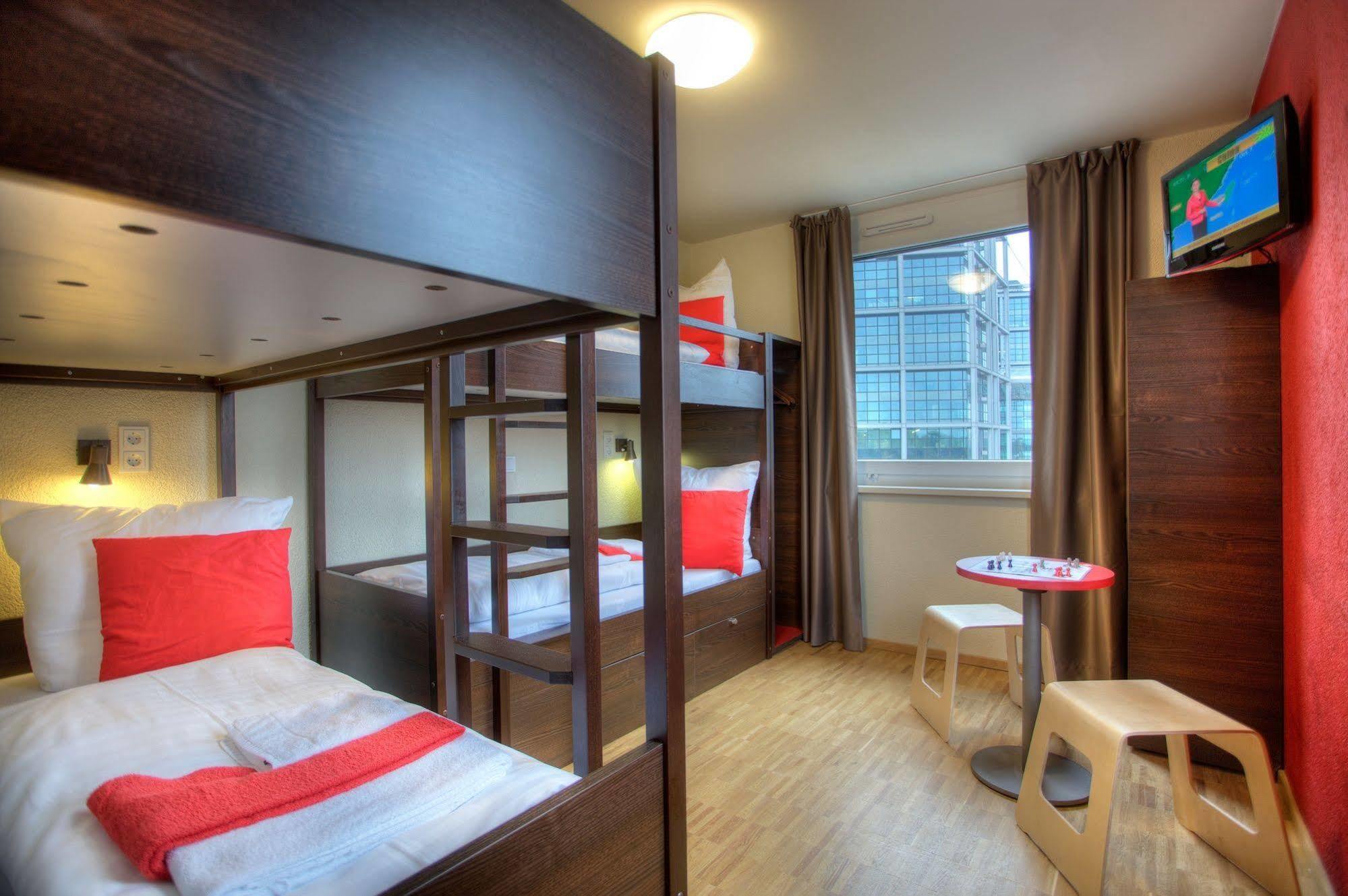 Meininger Hotel Berlin Hauptbahnhof Esterno foto