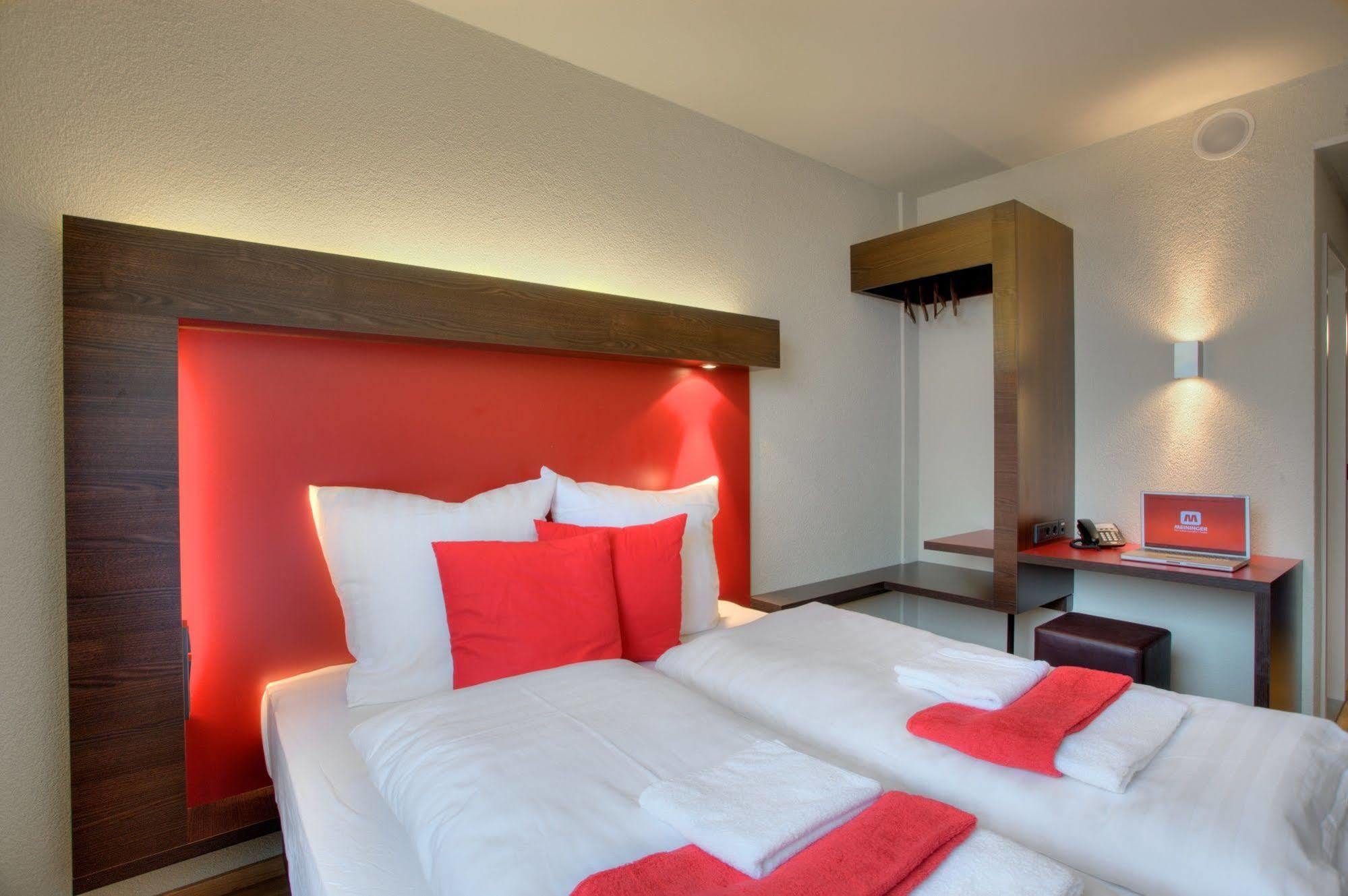 Meininger Hotel Berlin Hauptbahnhof Esterno foto