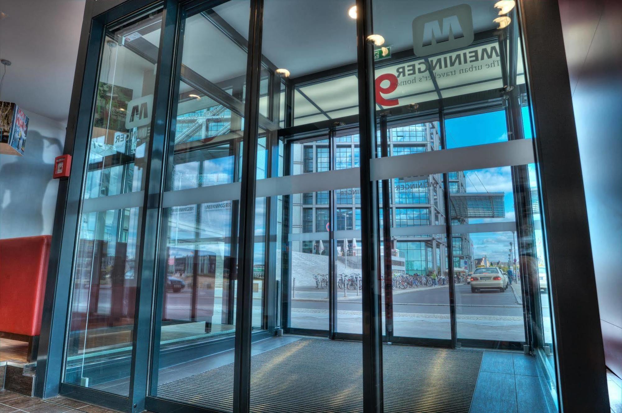 Meininger Hotel Berlin Hauptbahnhof Esterno foto